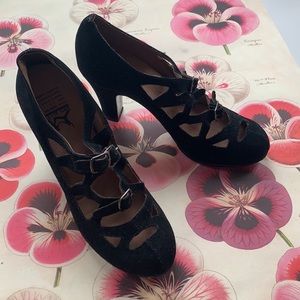 Aris Allen size 8.5 black Suede Buckle Burlesque Pump